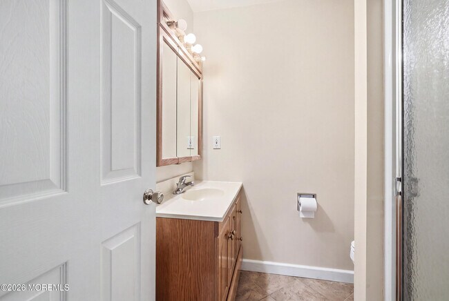 Building Photo - 470 Monmouth Pl