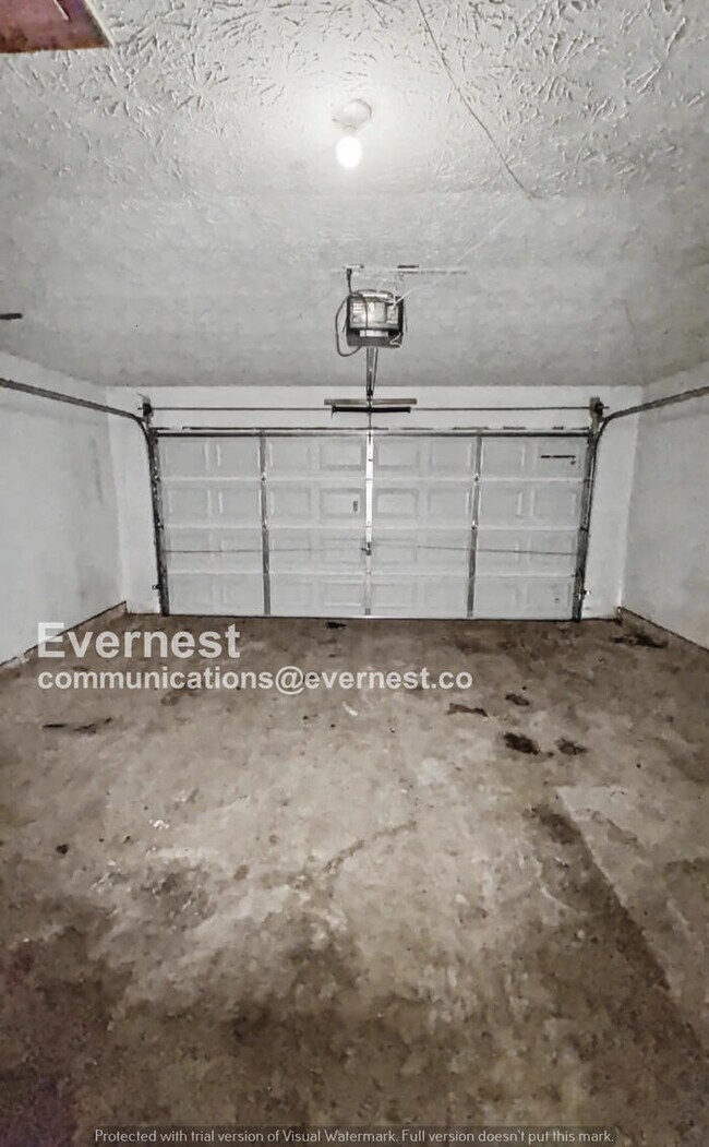 Building Photo - 3 Bed/2 Bath Home with Attached Garage / Pet-Friendly / Available Now!