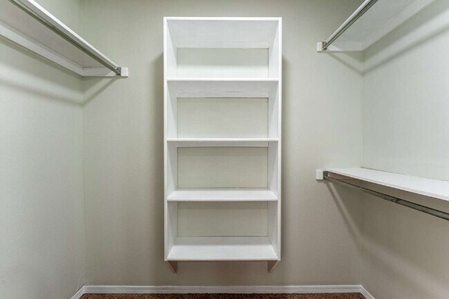 Building Photo - "Charming 2-Bed, 2-Bath Duplex with Granite Touches on Samantha Street!"