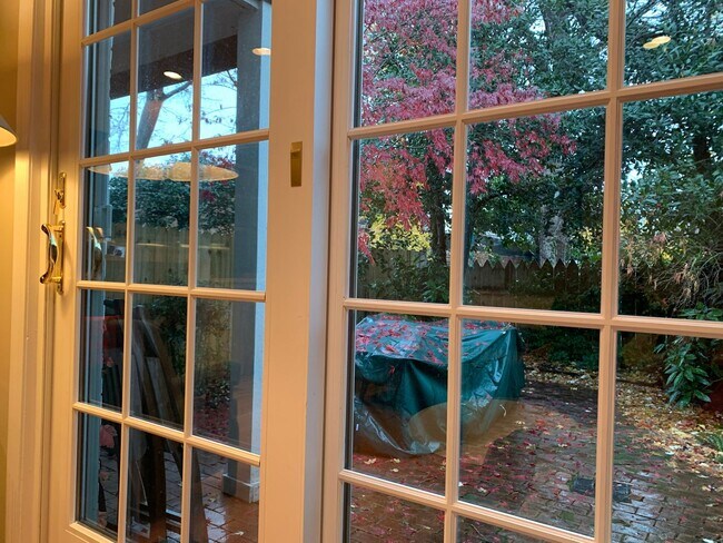 Building Photo - Rare Georgetown Townouse with private yard - 1 block from Rose Park / M St