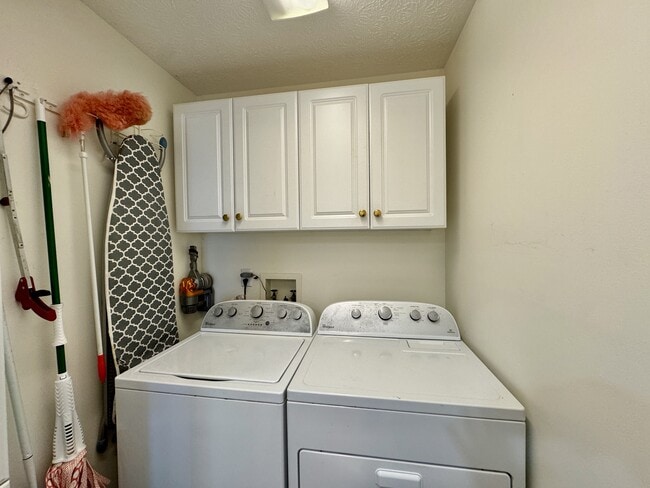 Building Photo - 174 Depew Dr