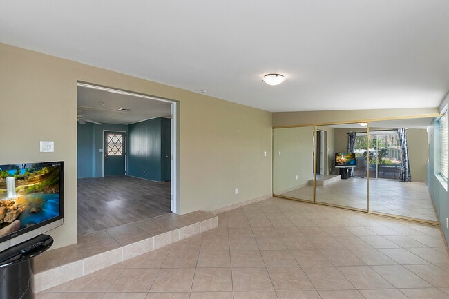 Building Photo - 171 Avenida Orontes