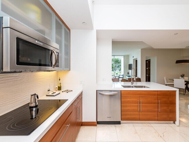 Building Photo - 888 Brickell Key Dr