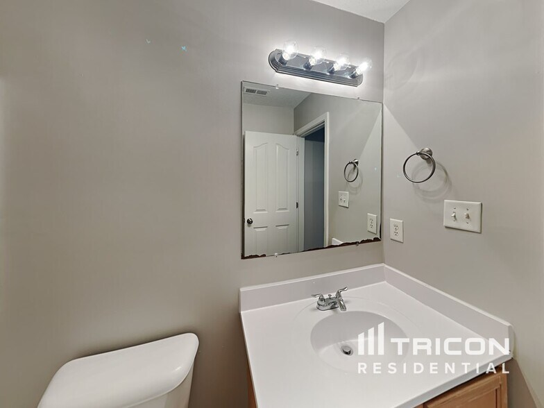 Building Photo - 9234 Tiger Lily Ln