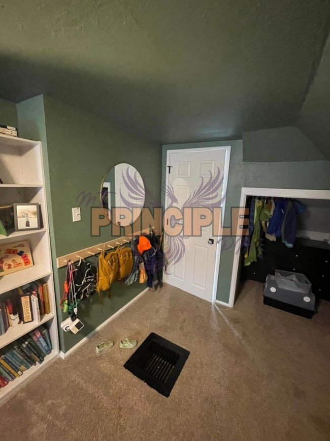 Building Photo - Adorable 3 bed house in great family frien...