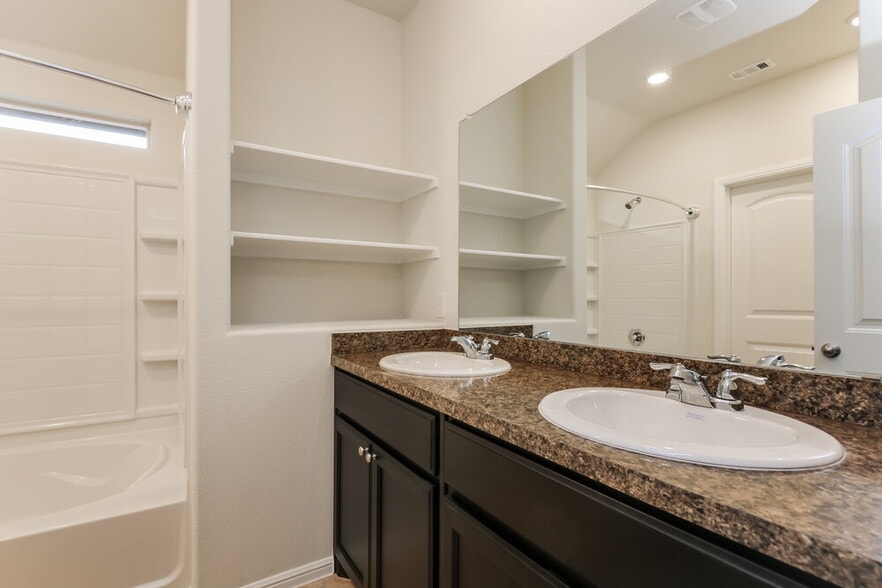 Building Photo - 829 Walls Blvd