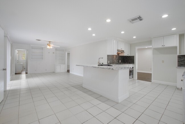 Building Photo - 2902 Wuthering Heights Dr