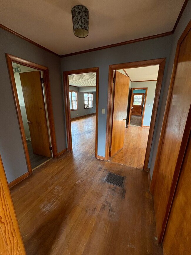 Building Photo - Comfortable Small-Town Living