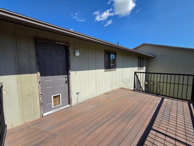 Building Photo - $1,850 - 3 Bed / 2 Bath Bright and Spacious Duplex in Spokane Valley