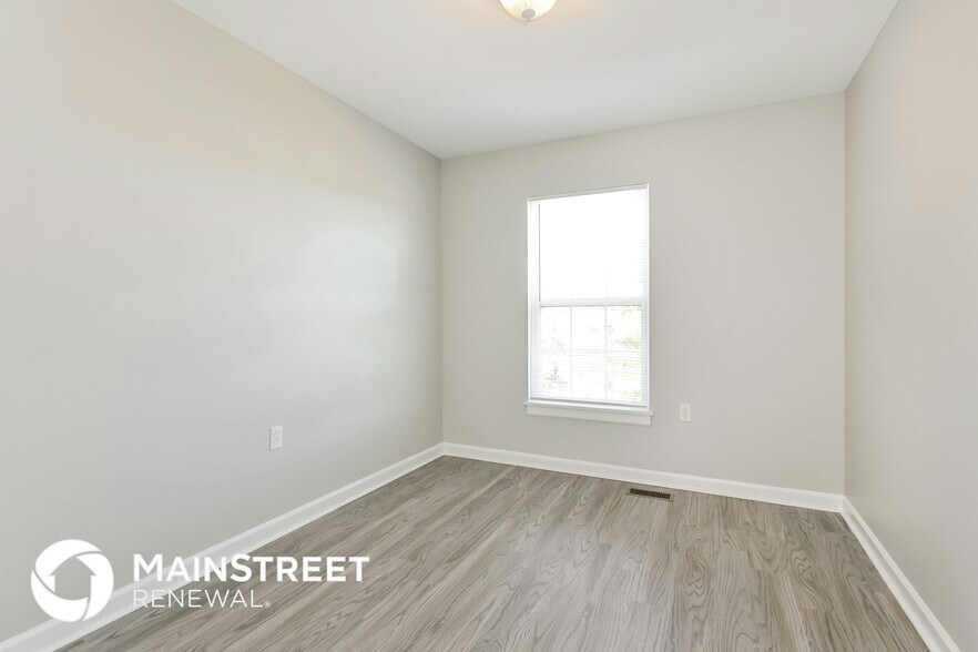 Building Photo - 839 Memory Ln