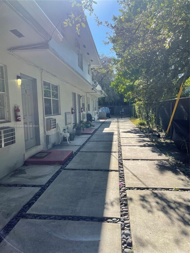 Building Photo - 11890 NE 16th Ave