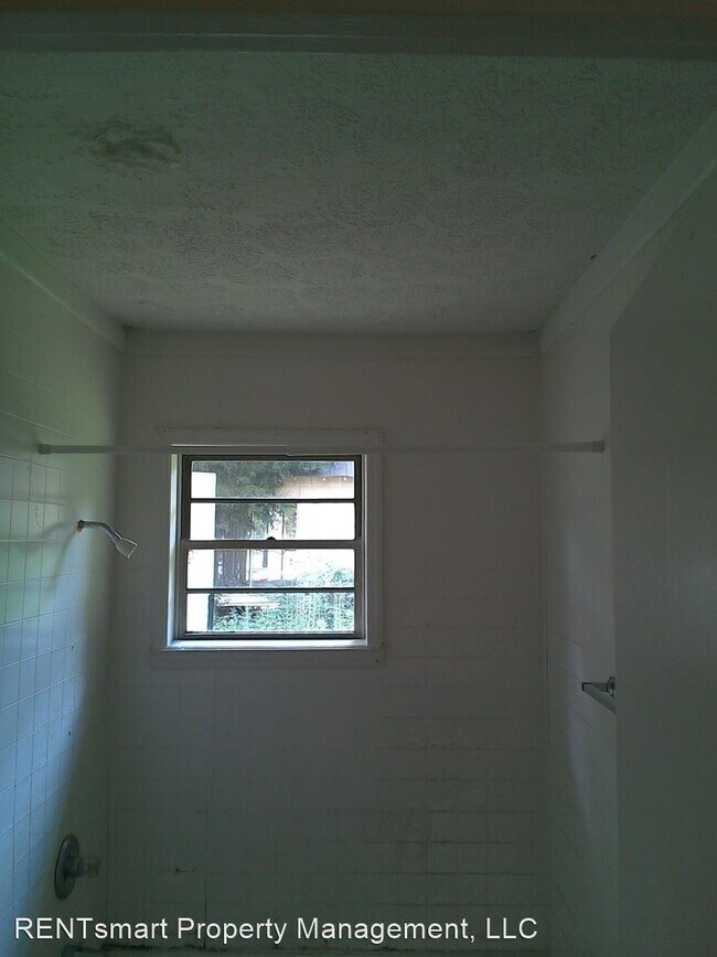 Building Photo - 2213 13th Ave