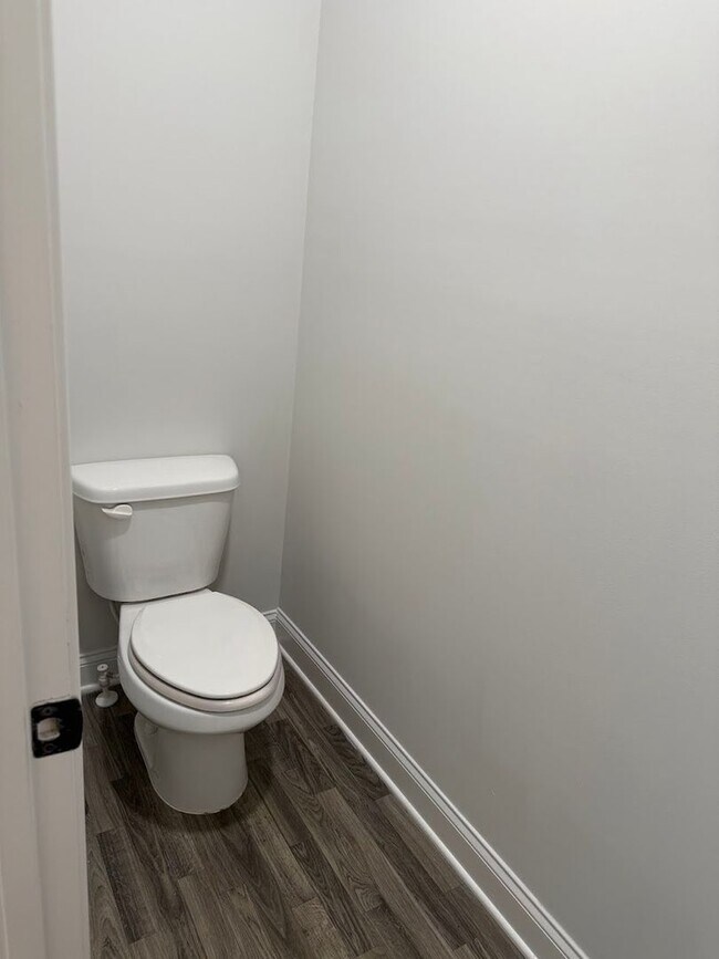 Building Photo - Spacious 5BR House in Buford