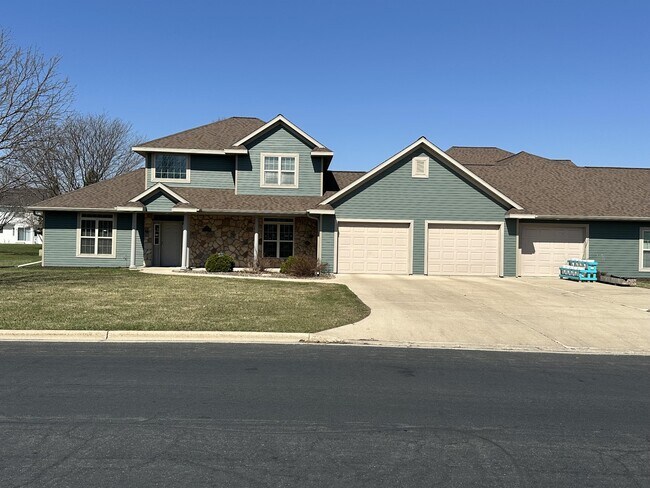 Primary Photo - 180 E River Dr