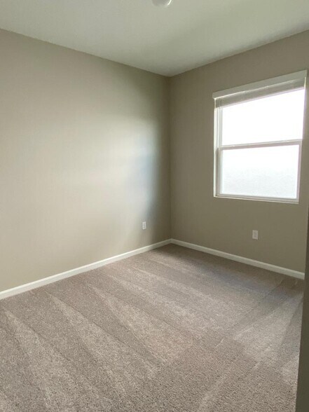 Building Photo - 308 Lake Smart Cir