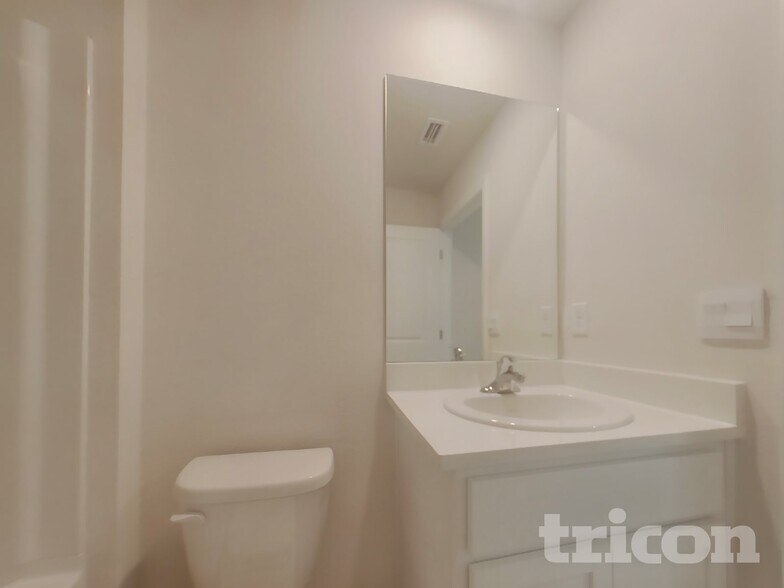 Building Photo - 10729 Hidden Banks Gln