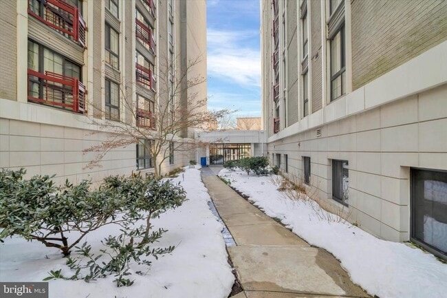 Building Photo - 7923 Eastern Ave NW