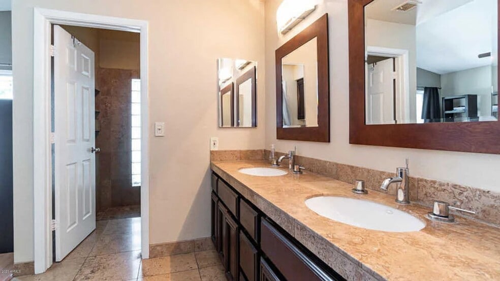 Building Photo - 318 W Sandra Ter