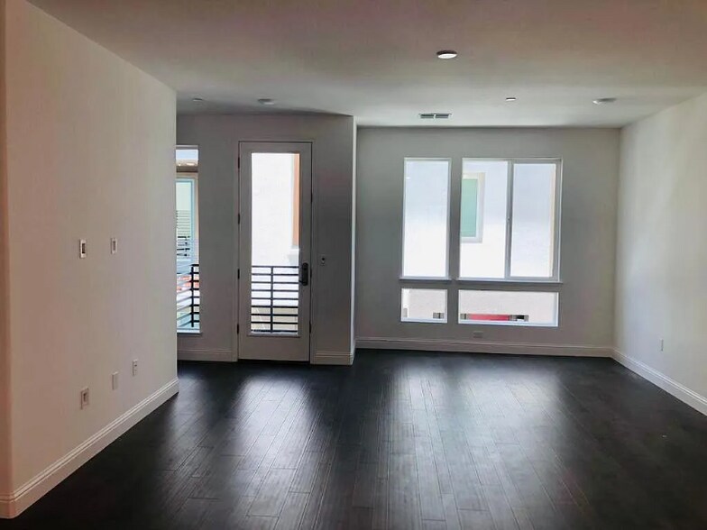 Building Photo - 3467 Vertex Way