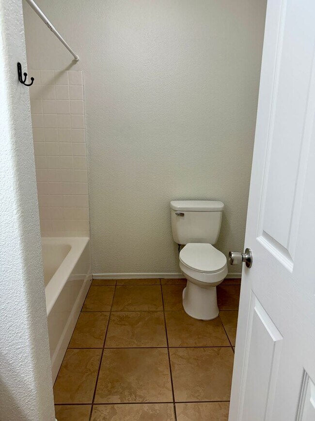 Building Photo - 3108 S Ragen Dr