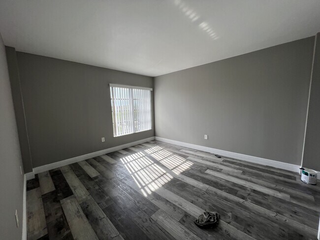 Building Photo - 4158 Inverrary Dr