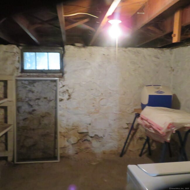 Building Photo - 57 Artisan St
