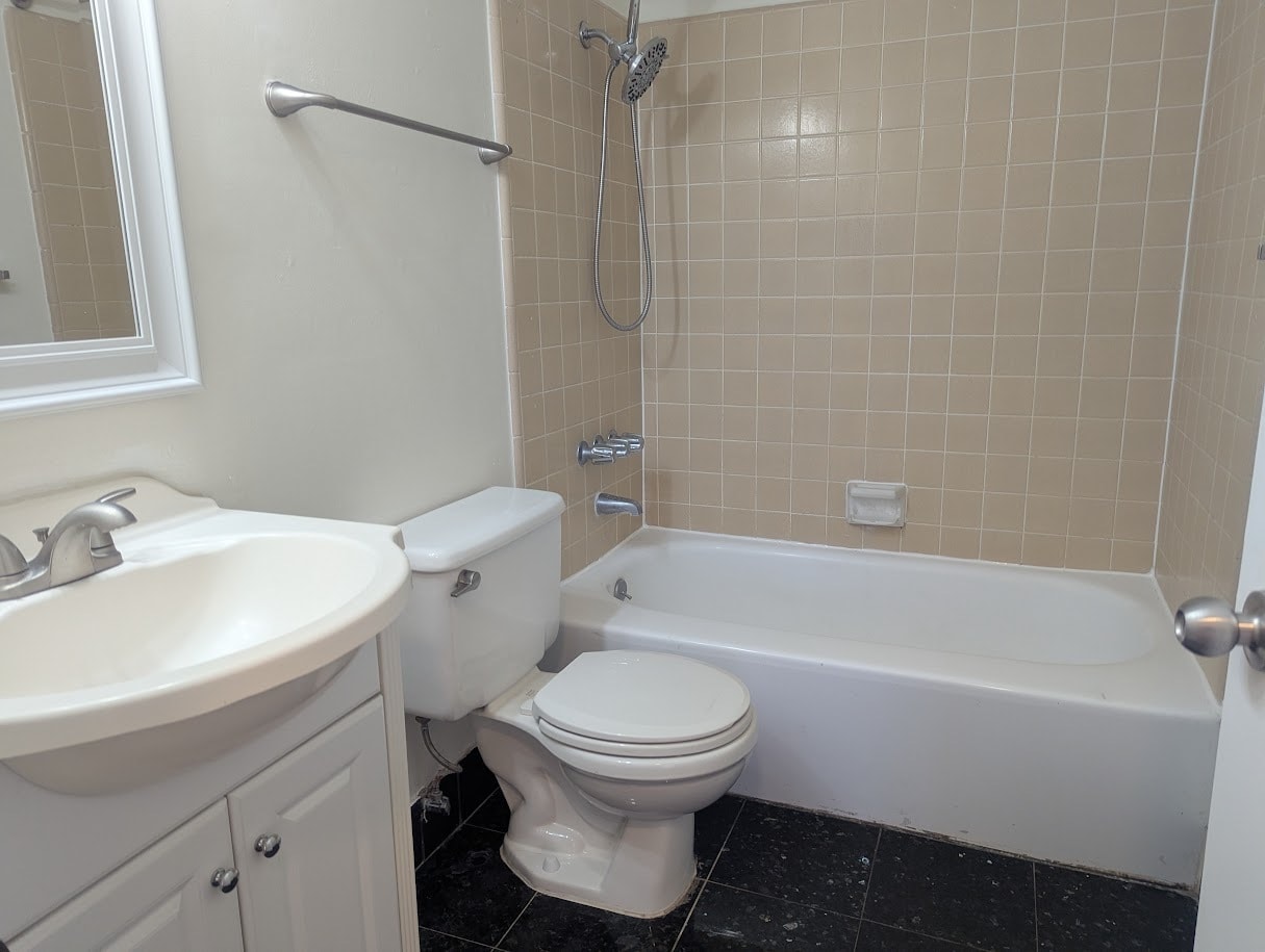 Building Photo - 214 Melrose Dr