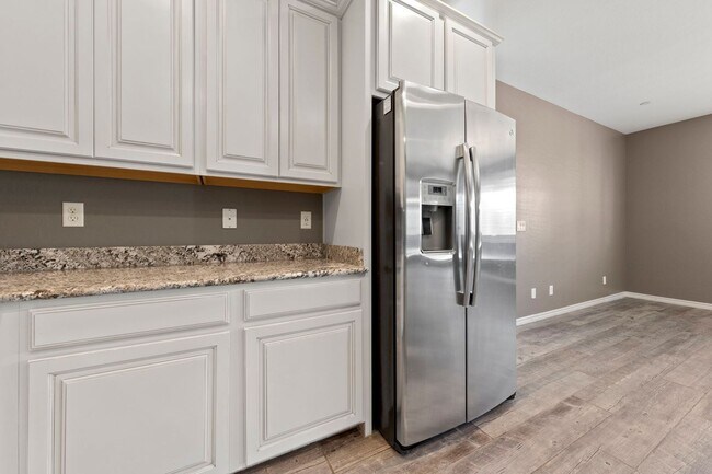 Building Photo - Luxury Living in Henderson's Tuscany: Spacious 4 Bedroom Home with Expansive Yard & More!