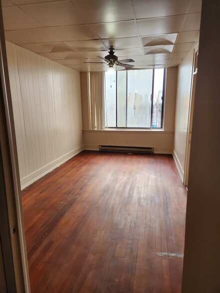 Building Photo - 321 N Main St