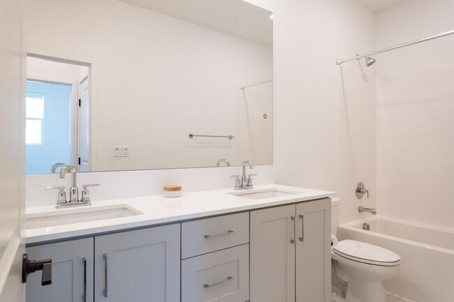 Building Photo - Contemporary Living in the Heart of Millenia