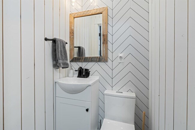 Building Photo - 1419 Fairview Ave