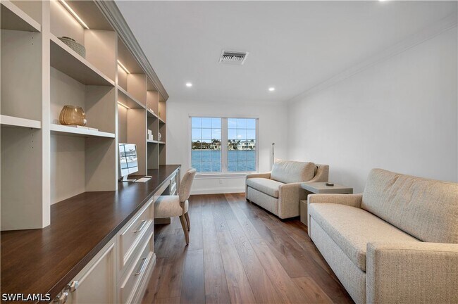 Building Photo - 4000 Gulf Shore Blvd N