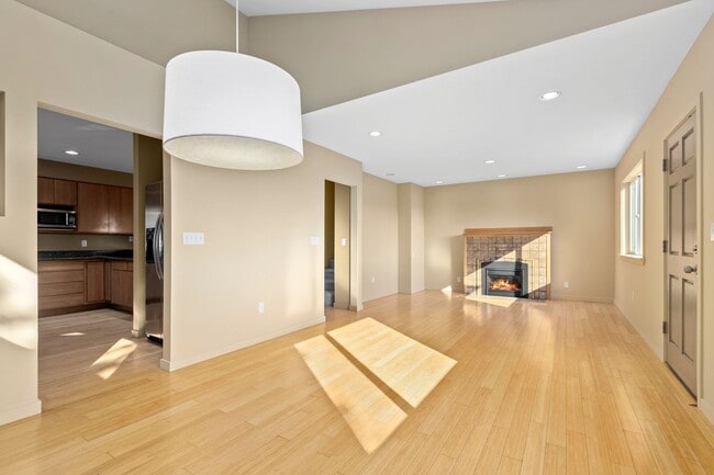 Building Photo - Big Brilliant Greenwood Home: 87th and Linden