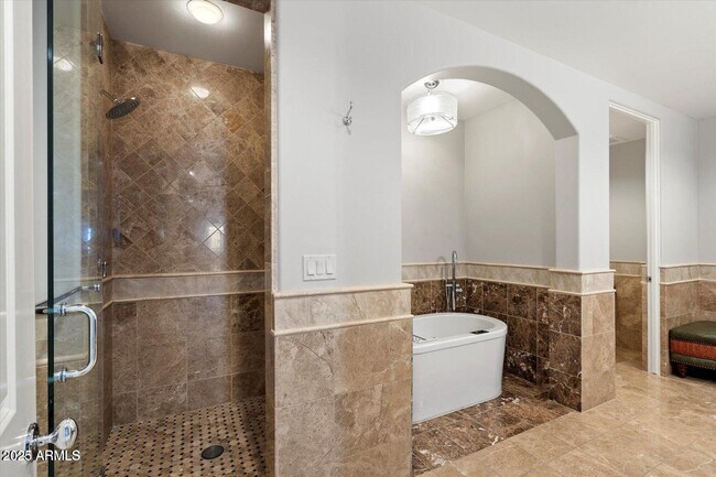 Building Photo - 15802 N 71st St