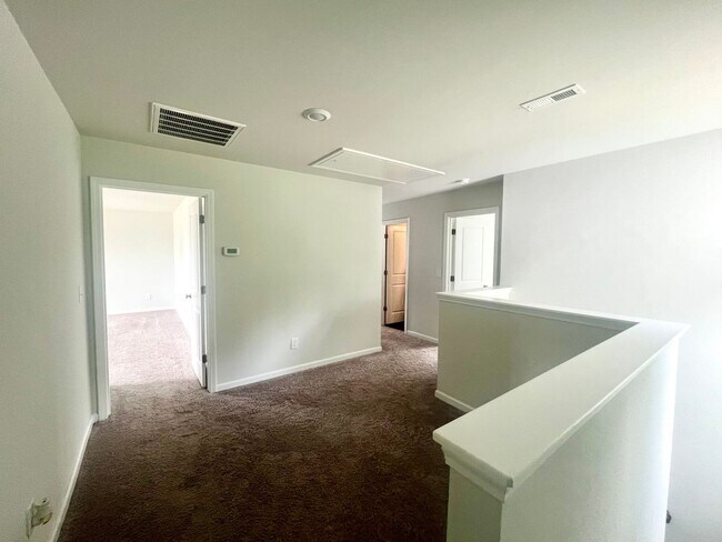 Building Photo - Welcome Home! 4BR/2.5BA in Manning Crossing – Elon