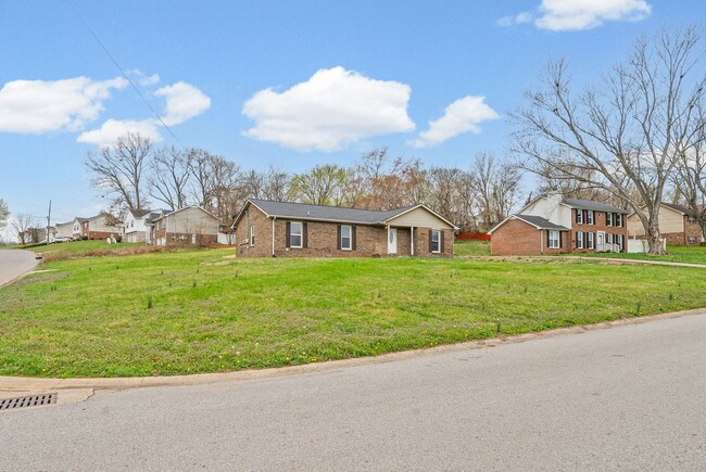 Building Photo - Pet Friendly Three Bedroom!