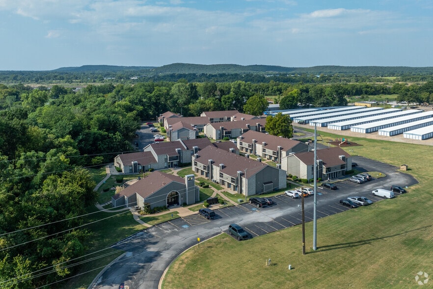 Aerial Photo - Apple Creek Apartments