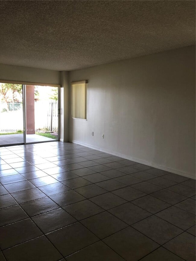 Building Photo - 6910 SW 164th Ct