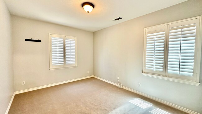 Building Photo - Wonderful Executive Style Two-Story Home in Beautiful Murrieta Oaks Community!