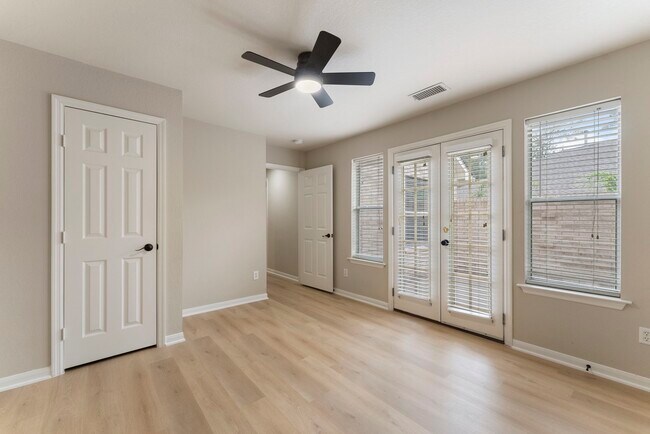 Building Photo - 99 E Foxbriar Forest Cir