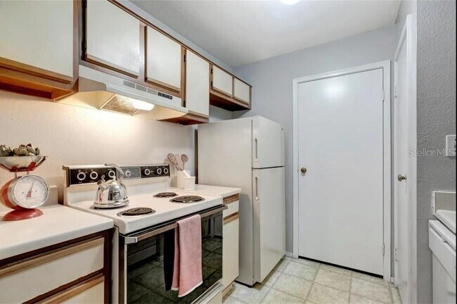 Building Photo - 1400 Gandy Blvd N