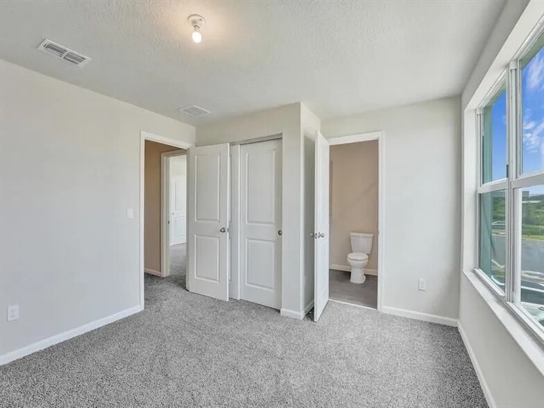 Building Photo - 5671 Enclave Dr