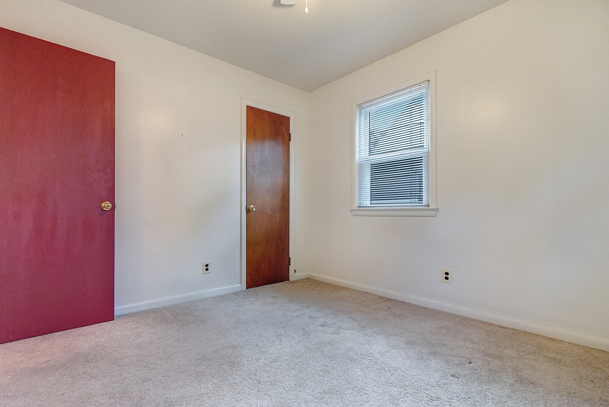 Building Photo - 5013 Quebec St