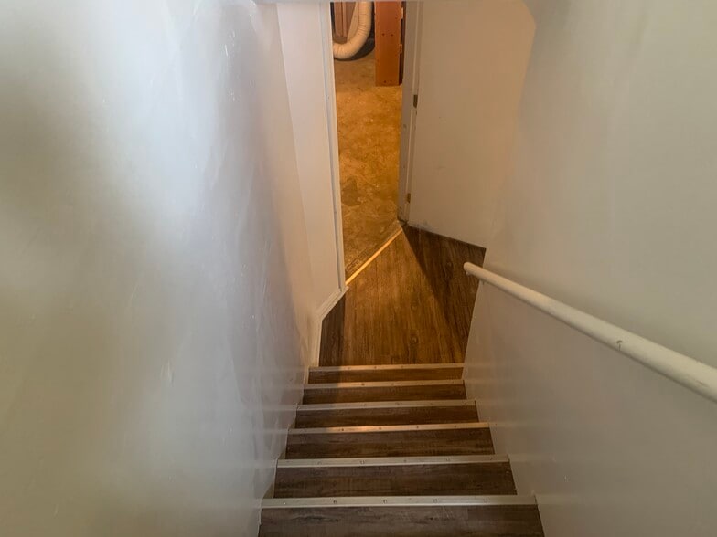 Building Photo - 680 Lincoln Dr