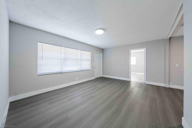 Building Photo - 510 SW 13th Pl
