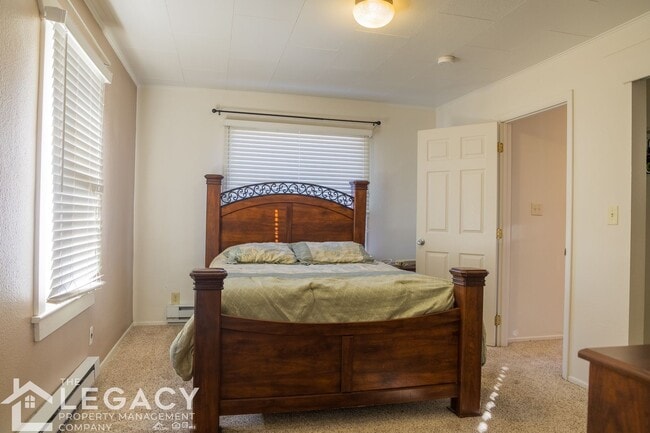 Building Photo - 1203 E 5th St