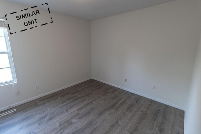 Building Photo - 3324 E St Charles Rd