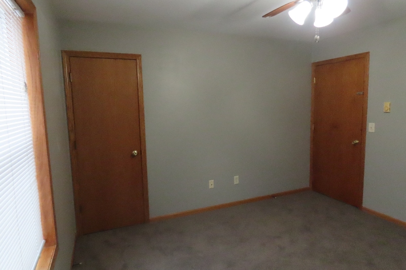 Building Photo - 2025 S Main St