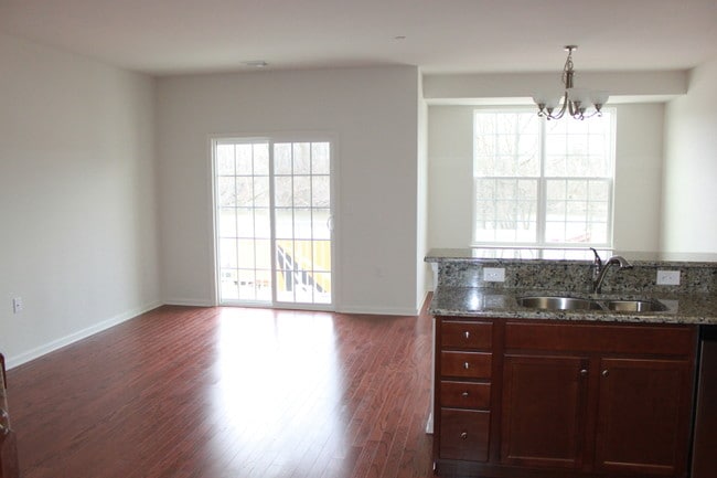 Building Photo - 502 Waterview Ct