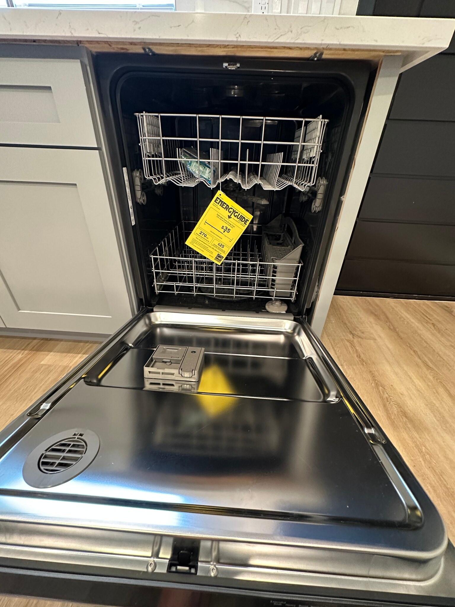 Building Photo - 8436 Oakdale Ave